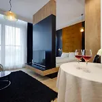 - Center - Luxury - S74