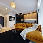 - Center - Luxury - S74 *