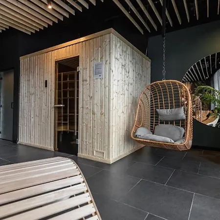 - Center - Luxury - S74