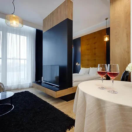 - Center - Luxury - S74