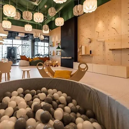 - Center - Luxury - S74