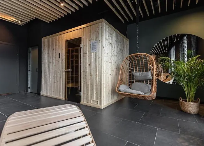 - Center - Luxury - S74