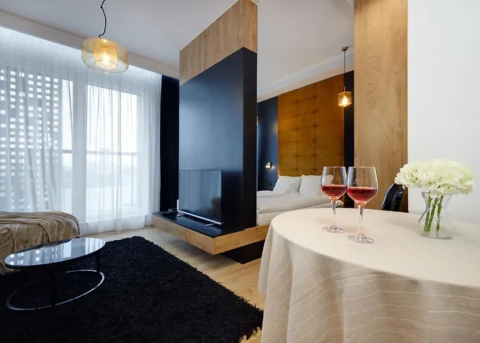 - Center - Luxury - S74