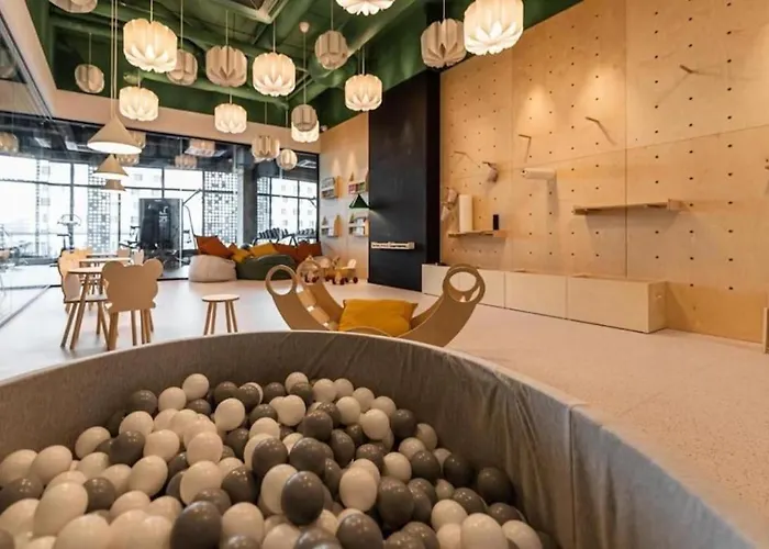 - Center - Luxury - S74